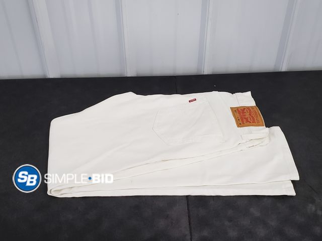 Lot 58-56858 - Levi Stauss &amp; Co 511 White Jeans - Size 30x32 - Light use