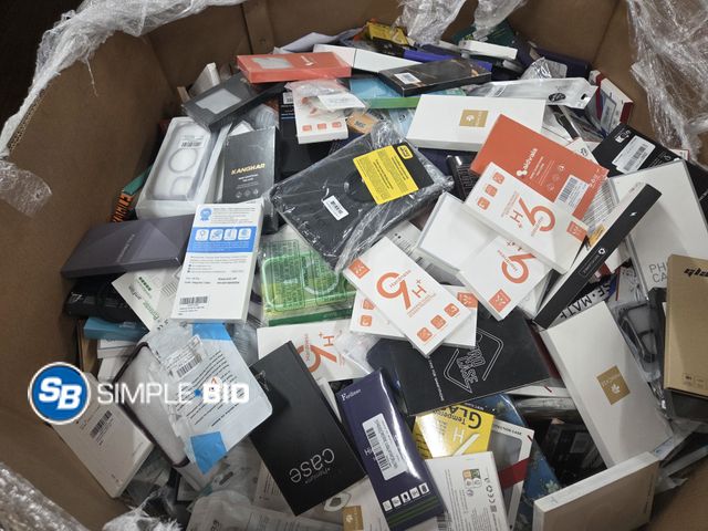 Lot 58-66487 - Gaylord Full of New PHONE CASES, accessories, - Variety of styles and sizes