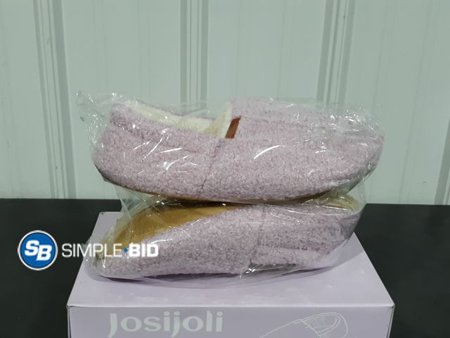 Lot 58-34502 - Indoor Light Purple Curly Slippers - Size 9-10