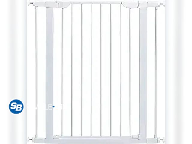 Lot 58-29510 - 30" Tall 3-Panel Dog Gate - White - appears unused - damaged box