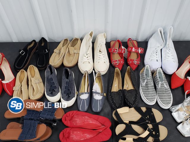 Lot 58-58047 - SHOES! Lot of Women shoes - variety of styles and sizes