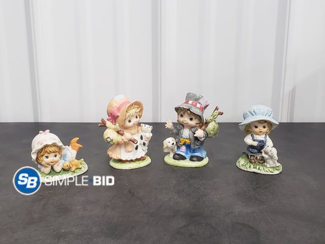 Lot 58-80154 - Lot of (4) Vintage Homco Ceramic Hobo Figurines