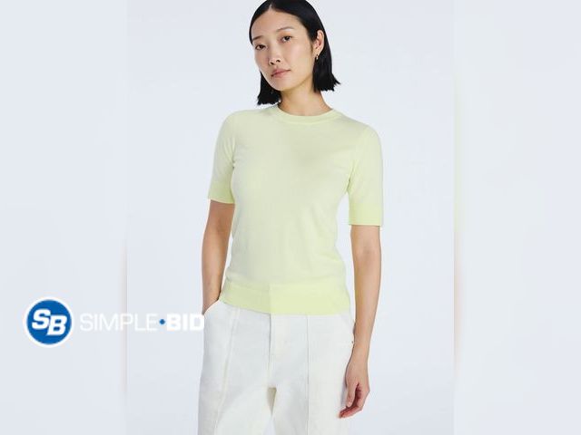 Lot 58-71192 - New Free Assembly Women's and Women's Plus Cozy Yarn Shrunken Sweater Tee with Short Sleeves, Solid ...
