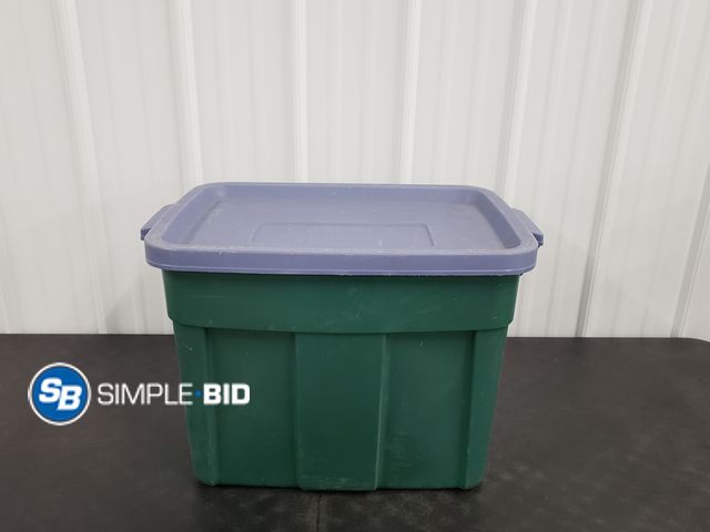 Lot 58-40543 - Rubbermaid Storage tote with lid - 18 gallon - used but in good condition