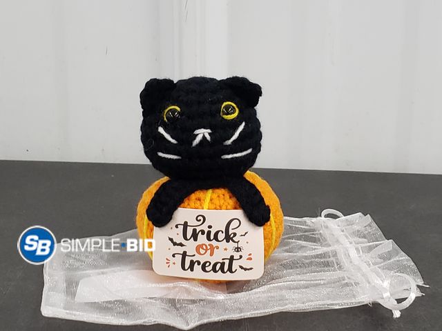 Lot 58-74605 - New TRICK OR TREAT  Table Decor Decoration Mini Crochet Cat Pumpkin Decor, Handmade Office Desk Tier...