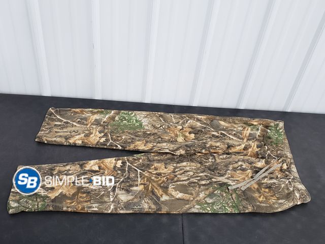 Lot 58-74737 - Men's RealTree Fleece Pants - SIZE L - in good condition