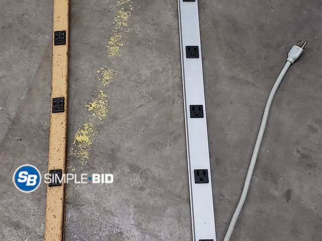 Lot 58-29969 - Lot of (2) Electrical Plug Strips