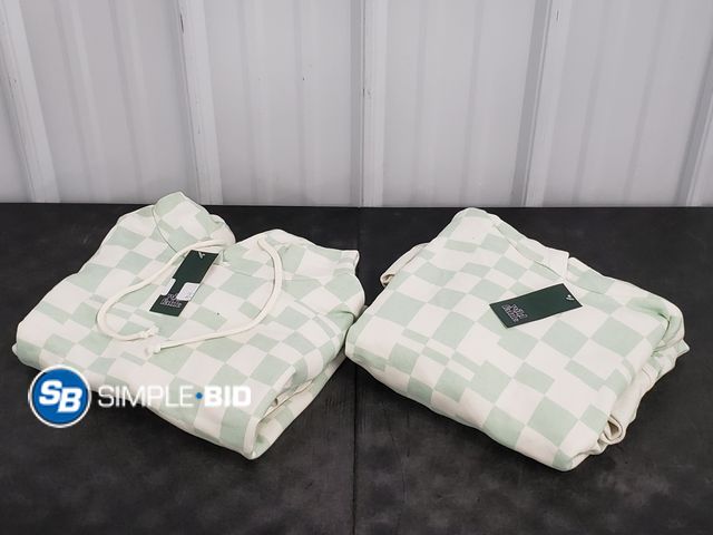 Lot 58-56351 - Lot of (2) New Women's Wild Fable Checkered Hooded sweatshirts - SIZE XL