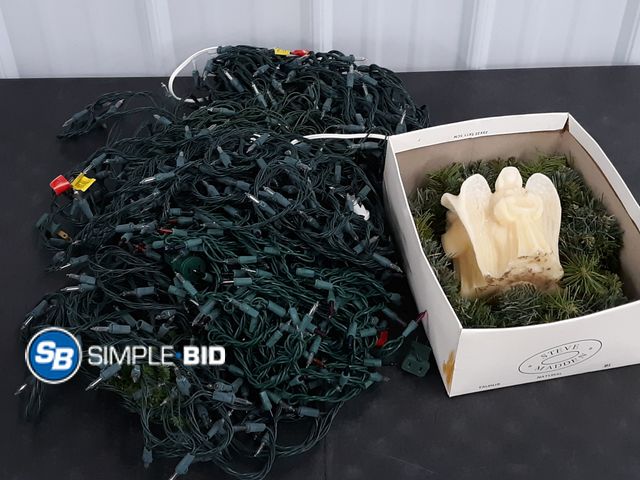 Lot 58-36531 - Lot of Christmas lights and decor - used but in good condition