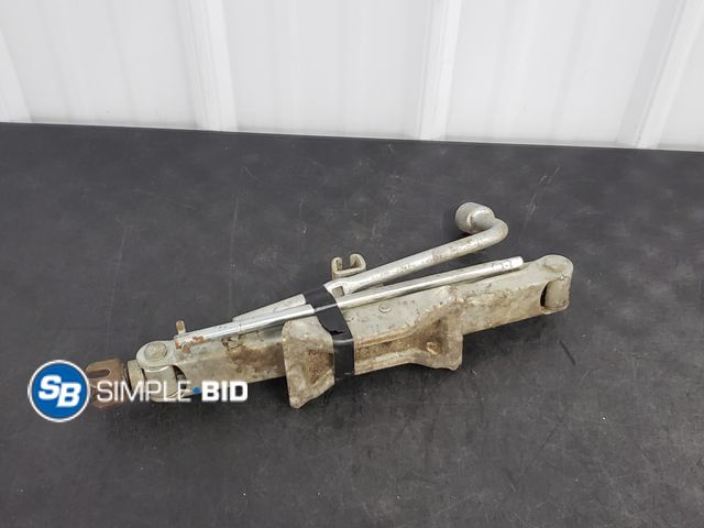 Lot 58-77654 - Car Jack