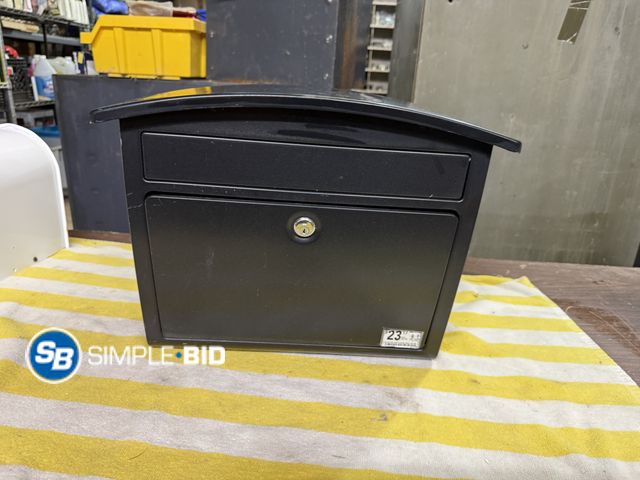 Lot 58-38684 - Mail Box Lowes display model
Has keys