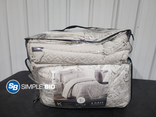 Lot 58-28814 - Style Decor KING size 6 piece Reversible comforter and coverlet set - appears unused