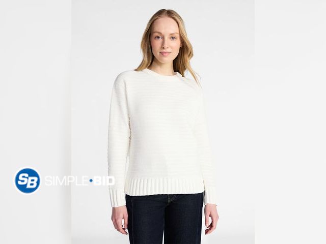 Lot 58-65567 - New Time and Tru Women's Pullover Chenille Top with Long Sleeves, Size XXXL