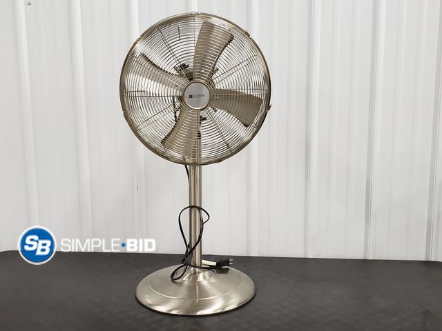 Lot 58-77083 - Utilitech 16" High-Velocity Pedestal Fan - Tested / Works