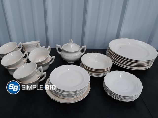 Lot 58-38574 - Large Lot of Cups and Saucers