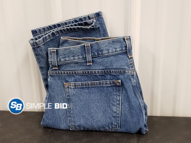 Lot 58-67665 - George Jeans - Regular Fit - Size 36 x 32 - Light use