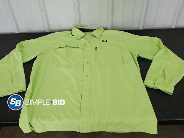 Lot 58-77410 - Men's Under Armor Loose Heat Gear Button Down Shirt - SIZE XL - lightly used - in good condition