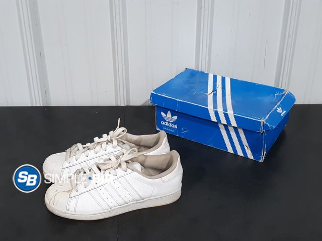 Lot 58-35039 - Adidas Superstar J Shoes - Size 6 - Light use