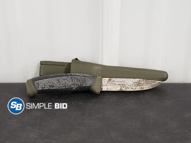 Lot 58-73544 - Hunting Knife with Sheath