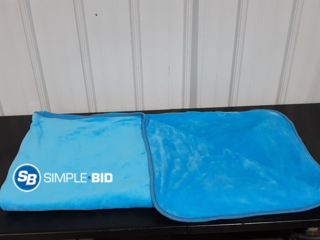 Lot 58-35134 - Fleece Blanket -- 90" x 90" - appears unused - out of package