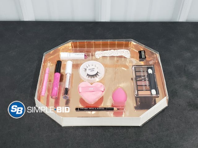 Lot 58-60591 - MAKEUP! Smoke and mirrors Beauty items - including Eyeliner, Eyeshadow, lip balm and more - unused