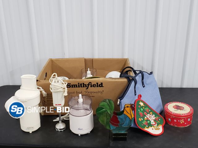 Lot 58-74848 - Lot of Kitchen accessories and Decor - variety of items - used but in good condition