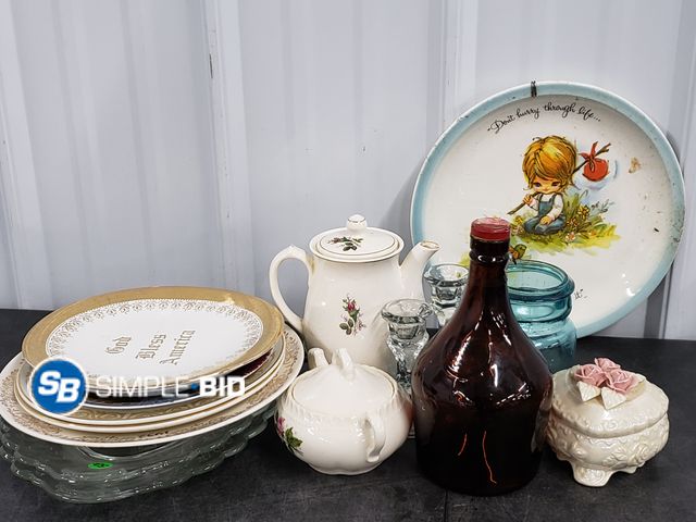 Lot 58-62141 - Lot of Dishware and Vintage items including Vintage Ball Deal 1 Quart Mason Jar Bicentennial Eagle B...