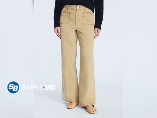Lot 58-71207 - New Free Assembly Women's and Women's Plus Wide Leg Jeans with Patch Pockets, 30", 32", and 34" Inse...