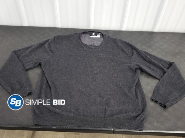 Lot 58-77585 - Calvin Klein Men's V Neck Sweater - Size XXL