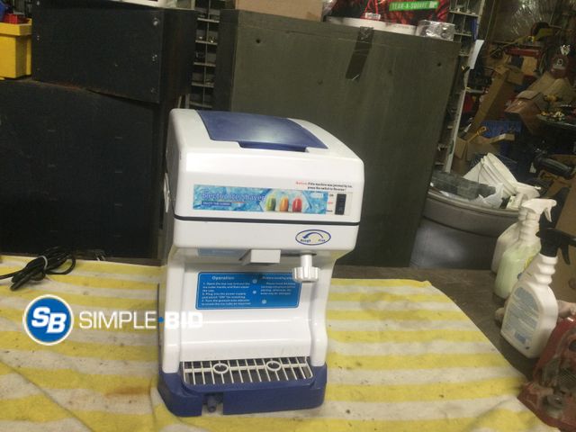 Lot 58-37967 - Electric VIVO HOME Ice Shaver