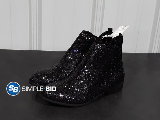 Lot 58-29098 - Stevies Glitter Fashion Mid Ankle Boots, Girls Size 6 - Black