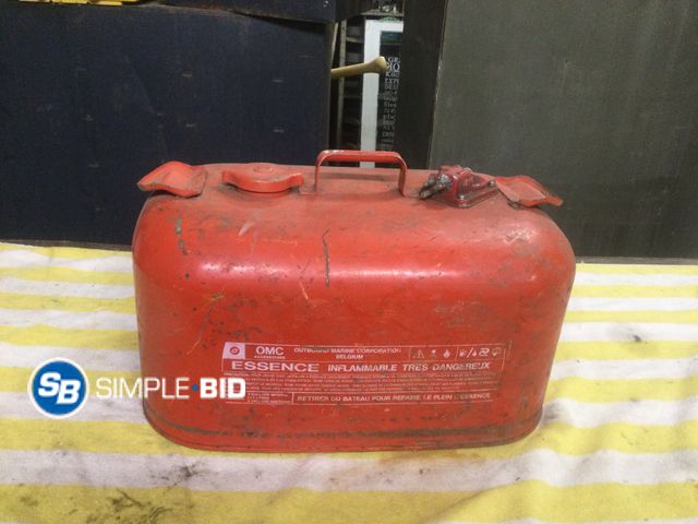 Lot 58-33992 - Essence Out Board Marine Gas Tank 
5 gallon capacity
