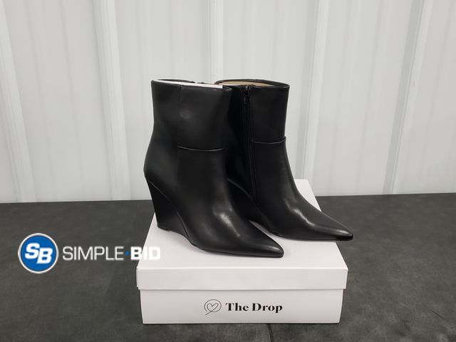 Lot 58-39651 - The Drop Gina Black Boots - Size 7 - New