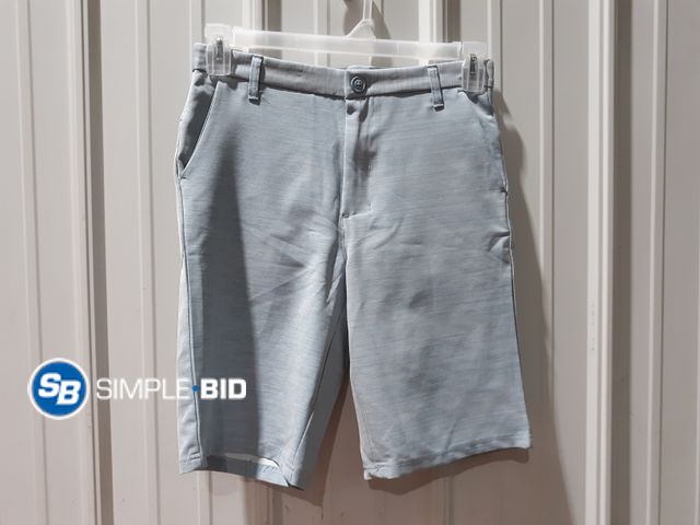 Lot 58-17770 - MEN'S Urban Frontier Golf shorts - SIZE 28 - in good condition