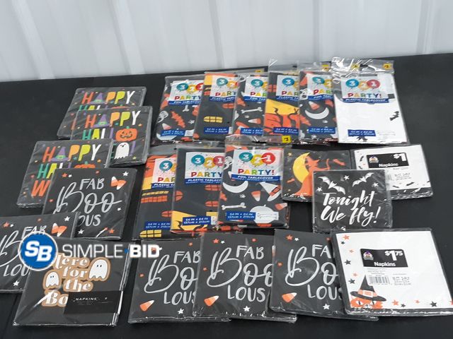 Lot 58-33553 - Lot of HALLOWEEN Napkins, and Table coverings - various of styles - unused