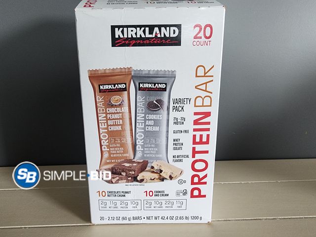 Lot 58-17346 - Kirkland Protein Bars - Chocolate Peanut Butter Chunk - Cookies and cream - 2 boxes of 10 - individu...