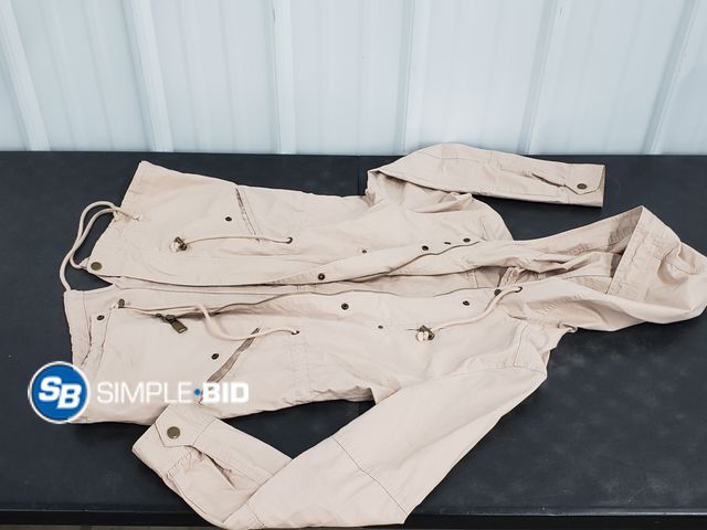 Lot 58-41245 - Women's 2Stable Lightweight jacket with hood - SIZE M - in good condition