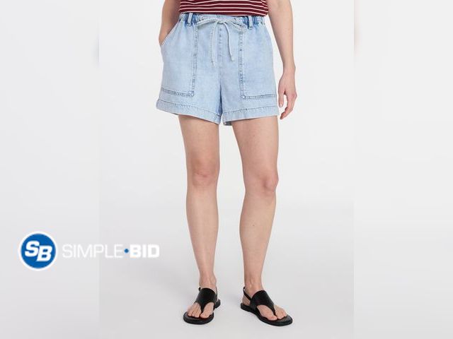 Lot 58-71200 - New Time and Tru Women's Drapey Utility Shorts, 4" Inseam, Size M