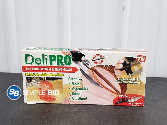 Lot 58-50417 - DeliPro 2 piece Set - The knife with a slicing guide - appears unused
