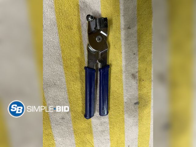 Lot 58-60672 - QEP steel tile cutter This handheld ceramic tile cutter is designed for manually scoring and snappin...