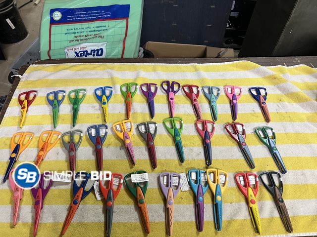 Lot 58-60707 - Lot of (31) Craft Decorative Scissors