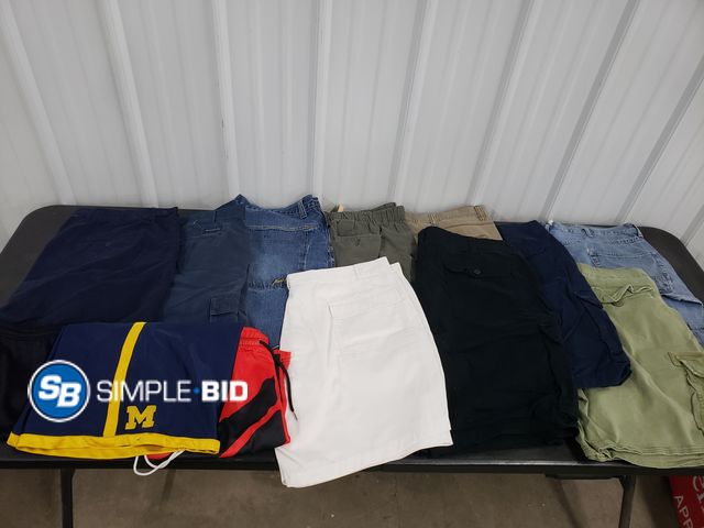 Lot 58-74493 - Large Lot of Men's Shorts Size 42