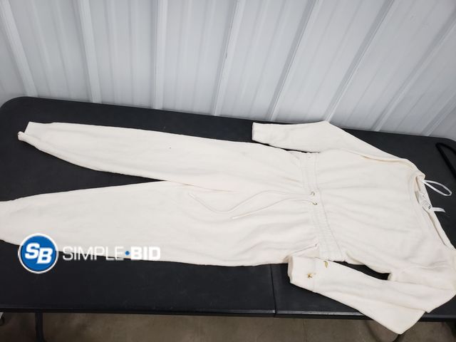 Lot 58-68516 - Women's Romper Outfit - Size L - Need Cleaning - Lots of Pet Hair