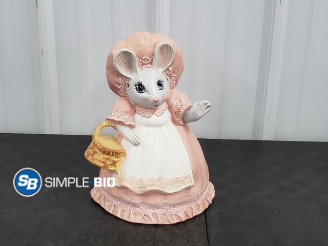 Lot 58-80017 - Cute Little Ceramic Mouse Lady with Basket - Used