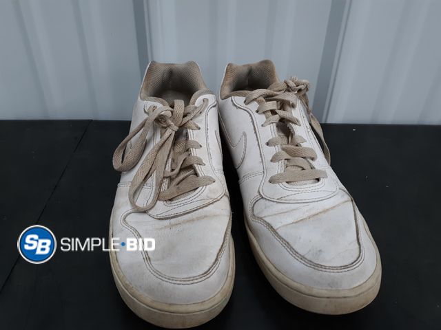 Lot 58-77808 - Women's Nike Shoes - SIZE 10 - used but in good condition