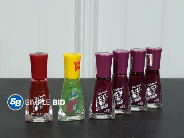 Lot 58-17868 - Lot of (5) Sally Hanson Nail Polish