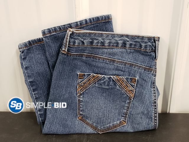Lot 58-53202 - Gloria Vanderbilt Jeans - Size 12P - Light use