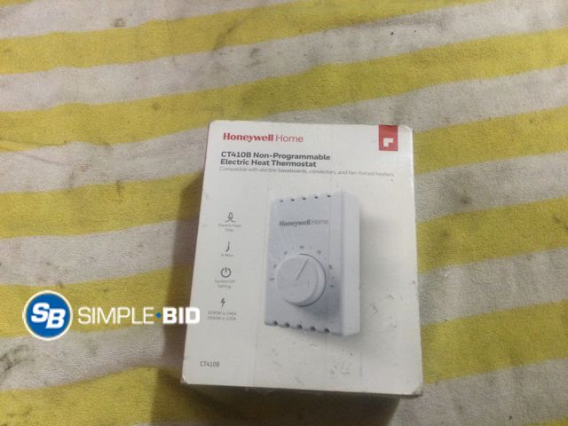 Lot 58-33995 - New in Box HoneyWell Non-programmable electric heat Thermostat