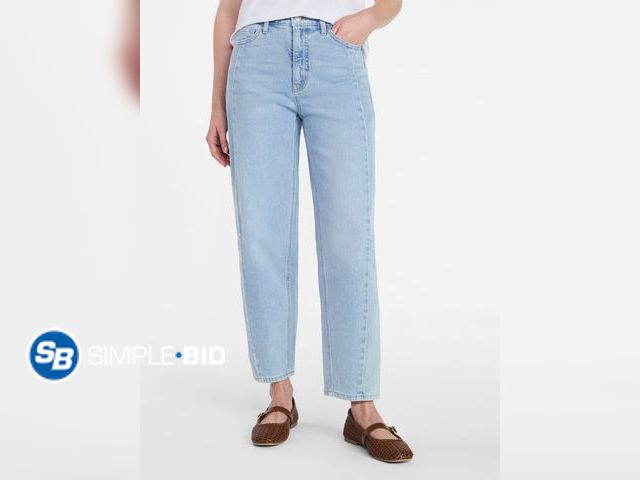 Lot 58-71478 - New Time and Tru Women's High Rise Barrel Jeans, 28" Inseam, Size 16