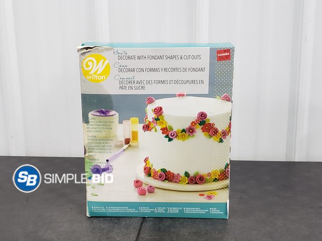 Lot 58-68671 - Wilton  How to decorate with fondant shapes and cut-outs - appears unused